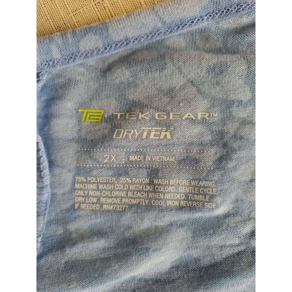 Tek Gear Womens Plus T-Shirt Size 2X Blue Dry-Tek Butterfly Keyhole Back Top - Picture 2 of 3